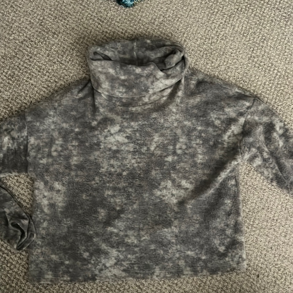 Cropped fleece turtle neck